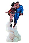 Superman Wonder Woman The Kiss Statue